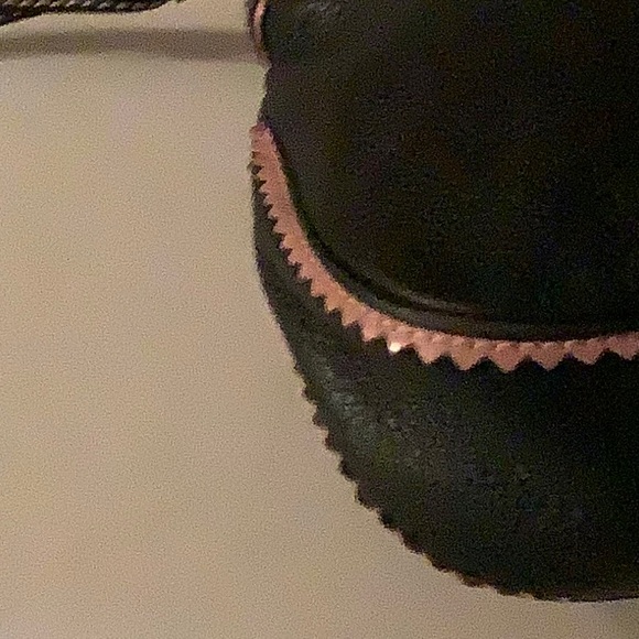 Isabella Fiore Black and Pink Shoulder Bag with Embroidery - Picture 7 of 16